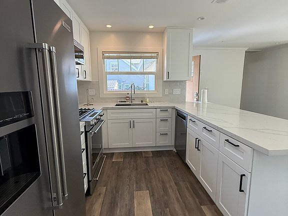 Newly renovated kitchen, never used