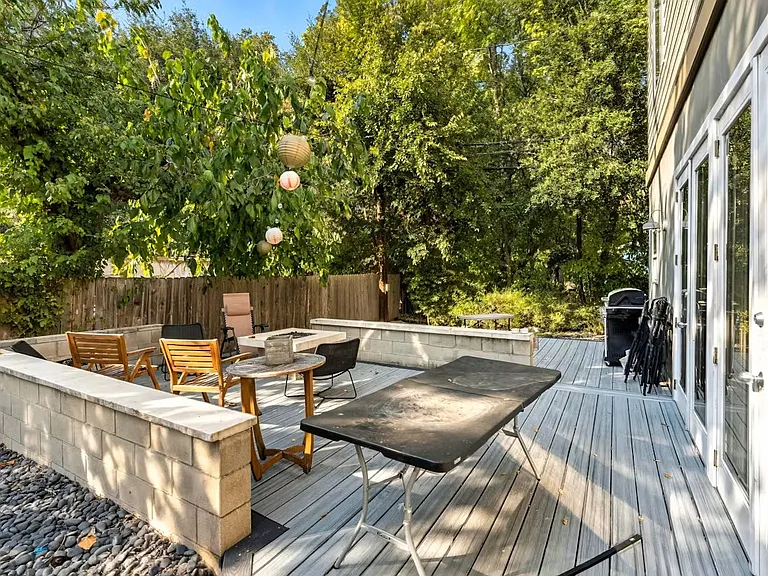 1608 Haskell St #B — Photo 11