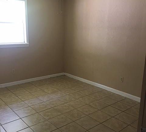4th image of 1106 Lark St APT 11