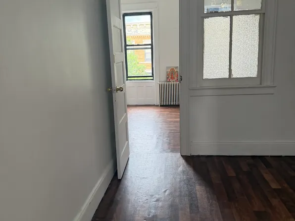71-06 65th Pl Floor 3, Ridgewood, NY 11385