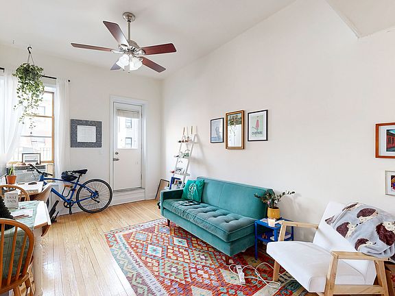 3rd image of 143 W 74th St APT 4B