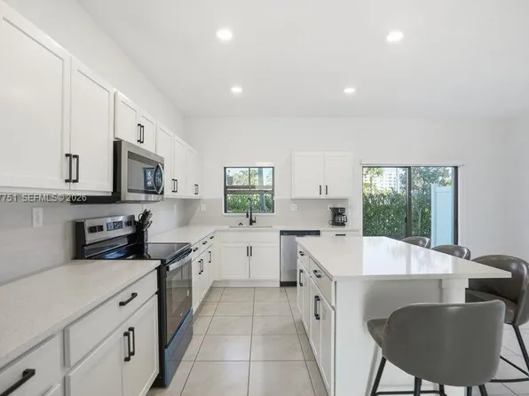 816 NW 3rd Ter, Pompano Beach, FL