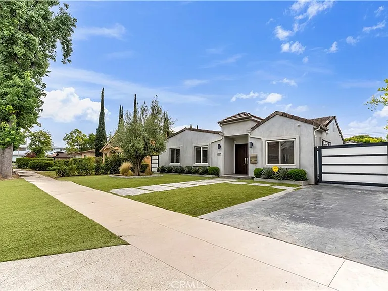 4925 Nagle Ave — Photo 42