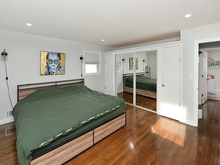 154 Middlesex Ave — Photo 21