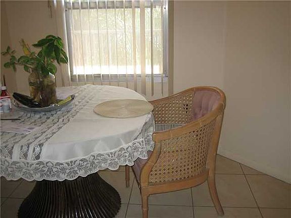 4th image of 650 SW 138th Ave APT 304