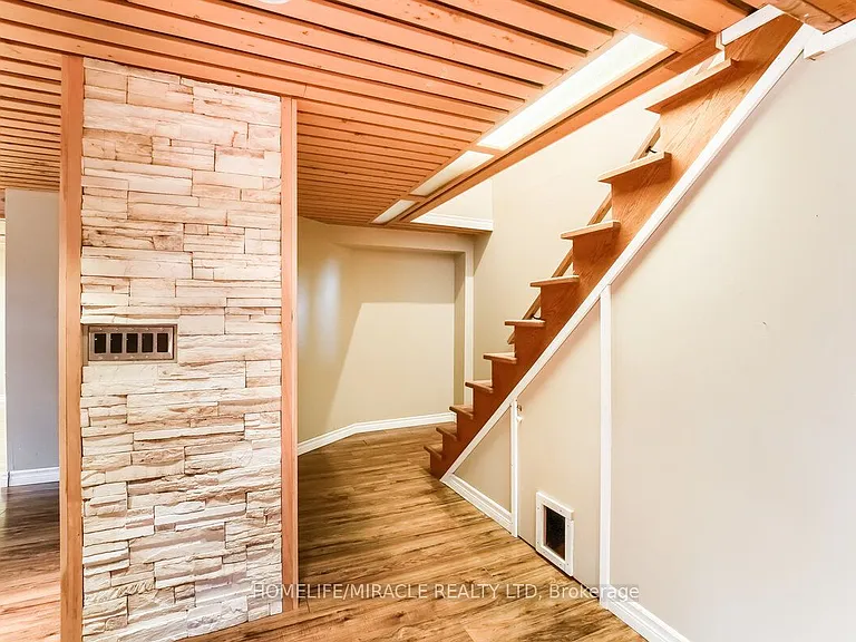 520 Gillmoss Rd #BASEMENT — Photo 4