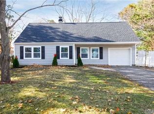 16 Redpine Dr, Medford, NY 11763