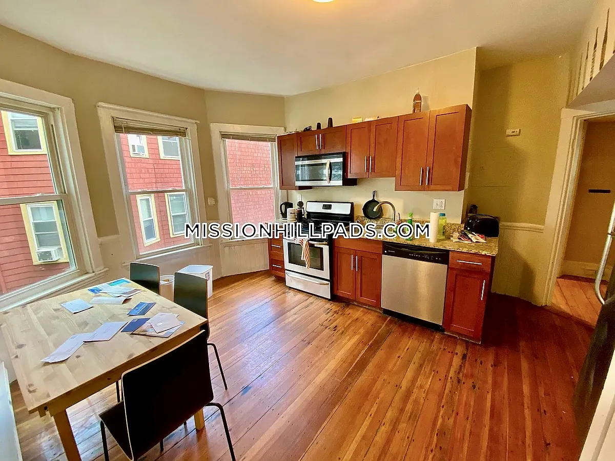 Building Photo - 166 Hillside St #3