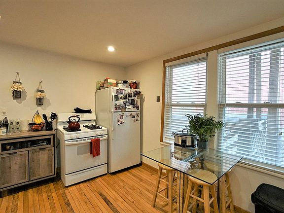 4th image of 2125 W Race Ave #1