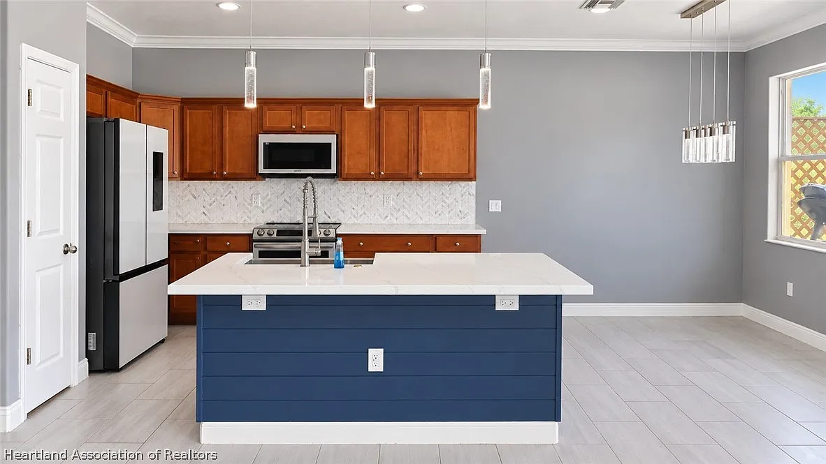 3 bed, 2.0 bath, 1506 sqft, $2,200 — Photo 3