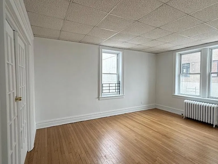 214 Lawton Ave #12 — Photo 3