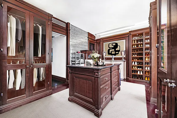 Sold by Societe Real Estate | media 17