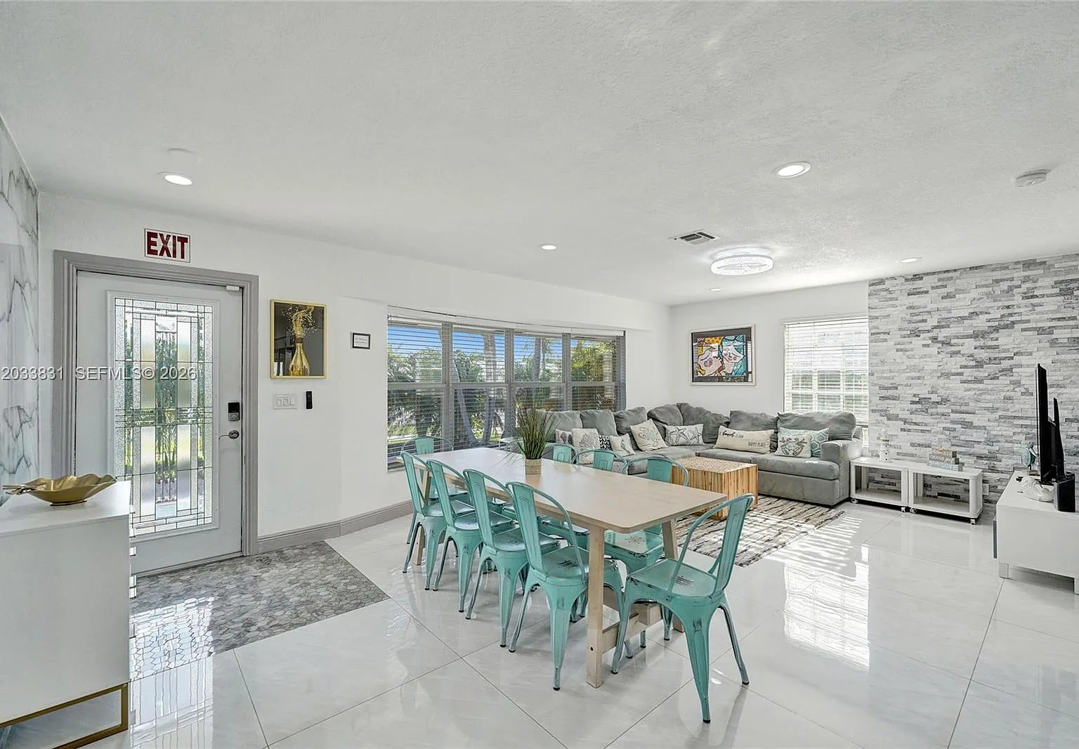 5 bed, 3.0 bath, 2000 sqft, $6,300 — Photo 3