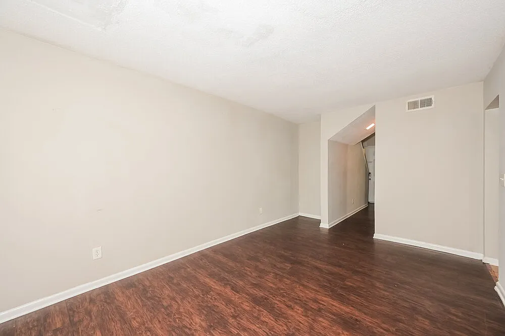 3 bed, 2.0 bath, 1331 sqft, $1,545 — Photo 4
