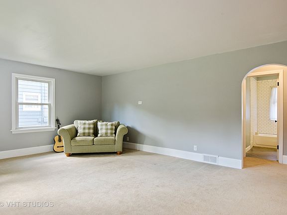 3rd image of 25 E Lincoln Ave