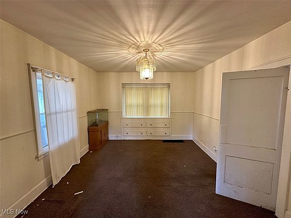 3rd image of 906 Lawton St