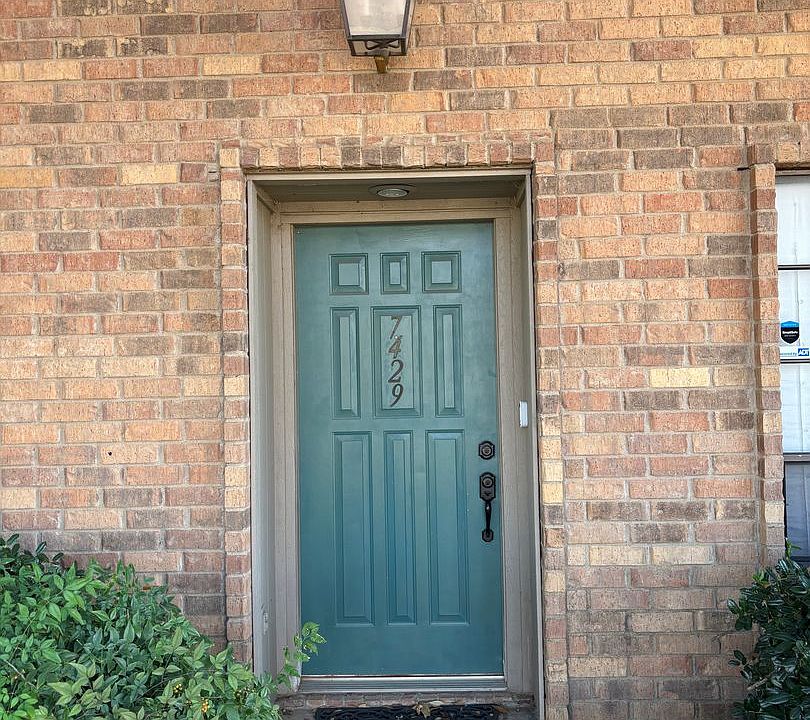 1st image of 7429 Kingswood Cir