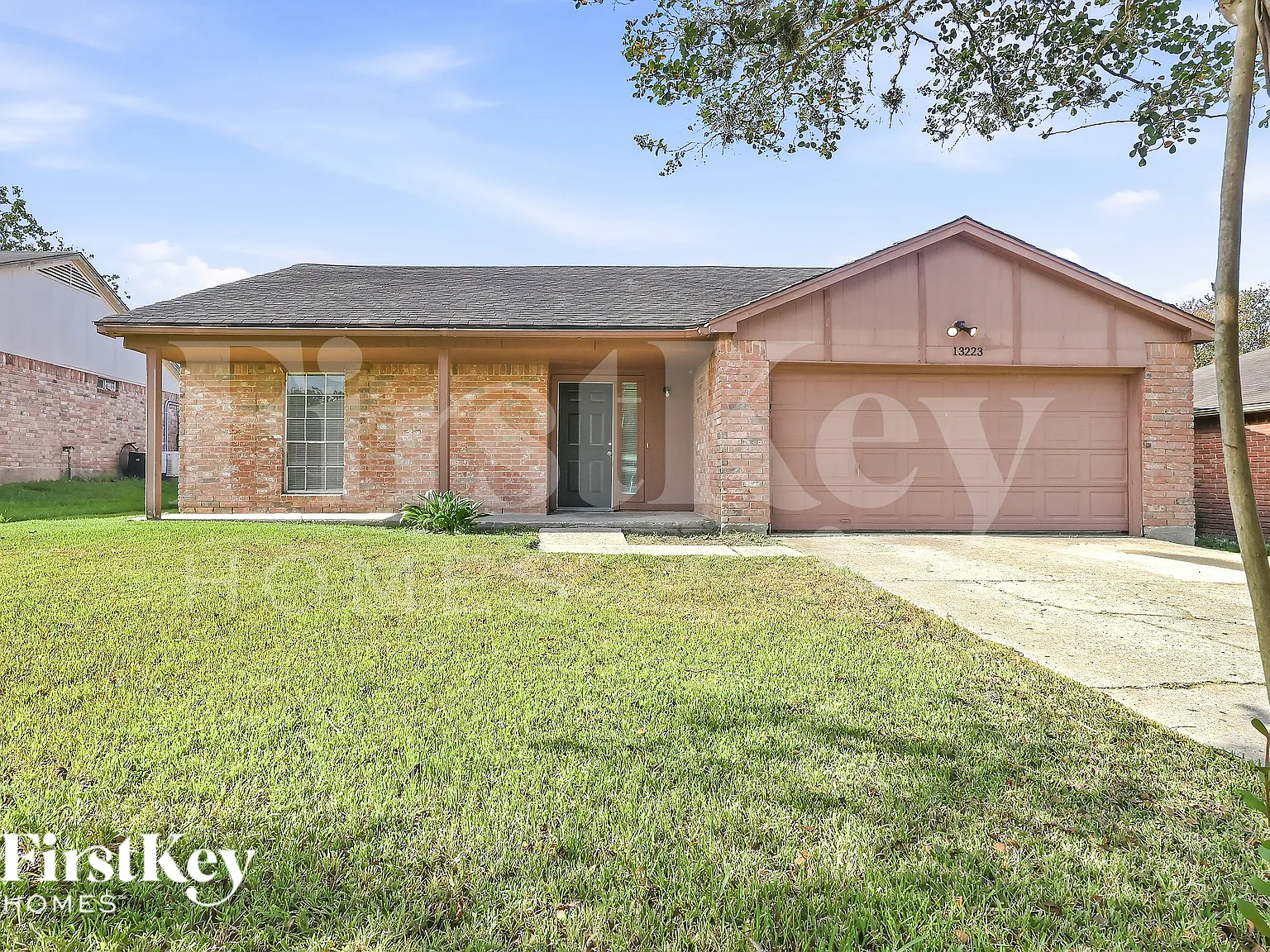 3 bed, 2.0 bath, 1454 sqft, $1,565 — Photo 1