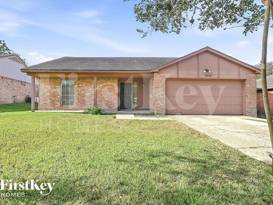 13223 Lake Breeze Ln