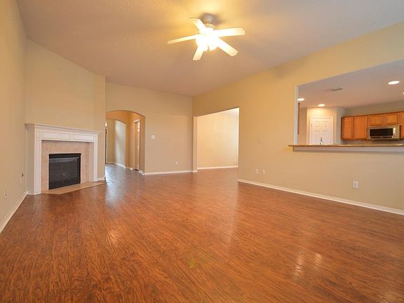 4th image of 20302 Avery Point Dr