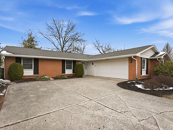 2nd image of 1409 Lake Forest Dr