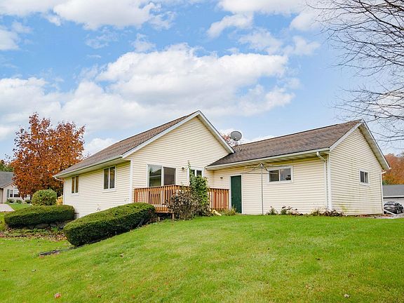 3rd image of 104 W Meadows Dr