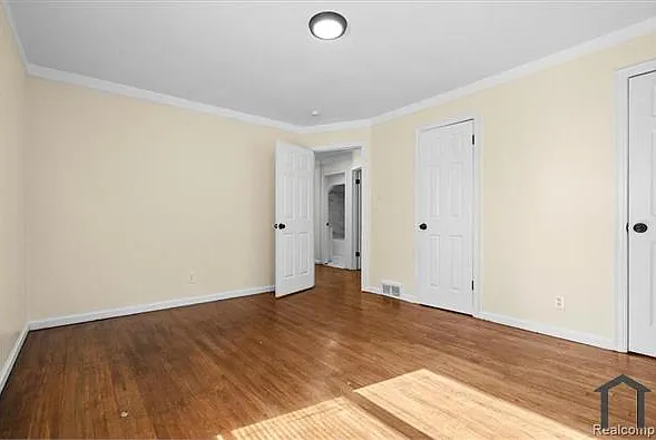 17217 Plainview Ave — Photo 6