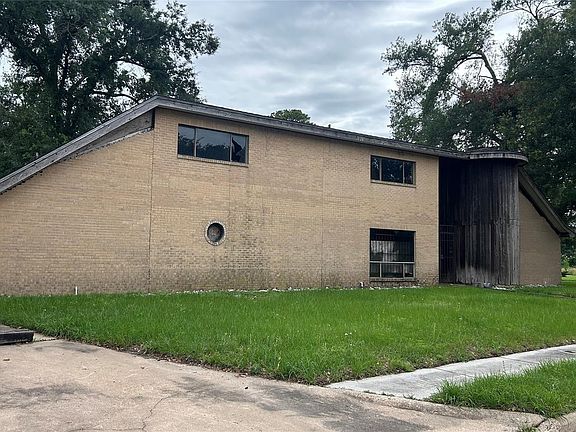 2nd image of 6706 Standing Oaks St