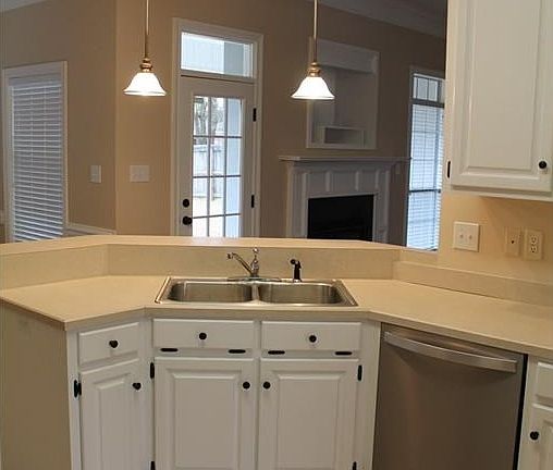 Spacious kitchen with ALL NEW APPLIANCES