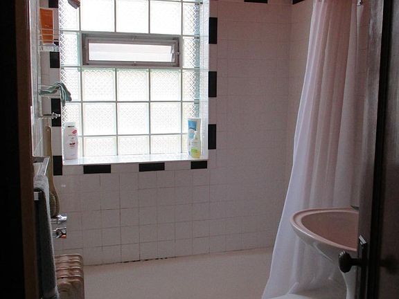 5th image of 1218 W Carmen Ave APT 2