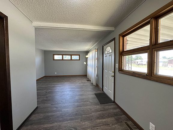 3rd image of 2910 Quivira Ave