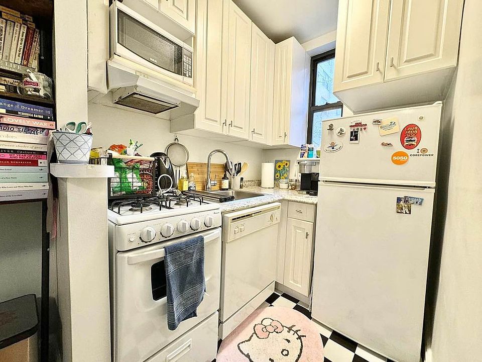 2nd image of 236 E 88th St #5RW