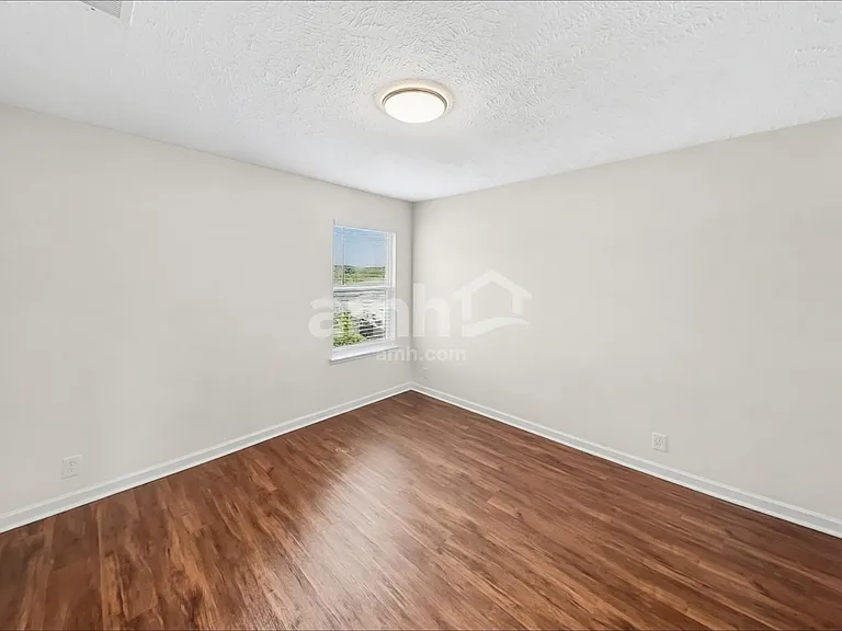 305 Schoolhouse Ct — Photo 15