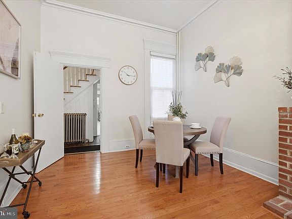 3rd image of 1127 Green St