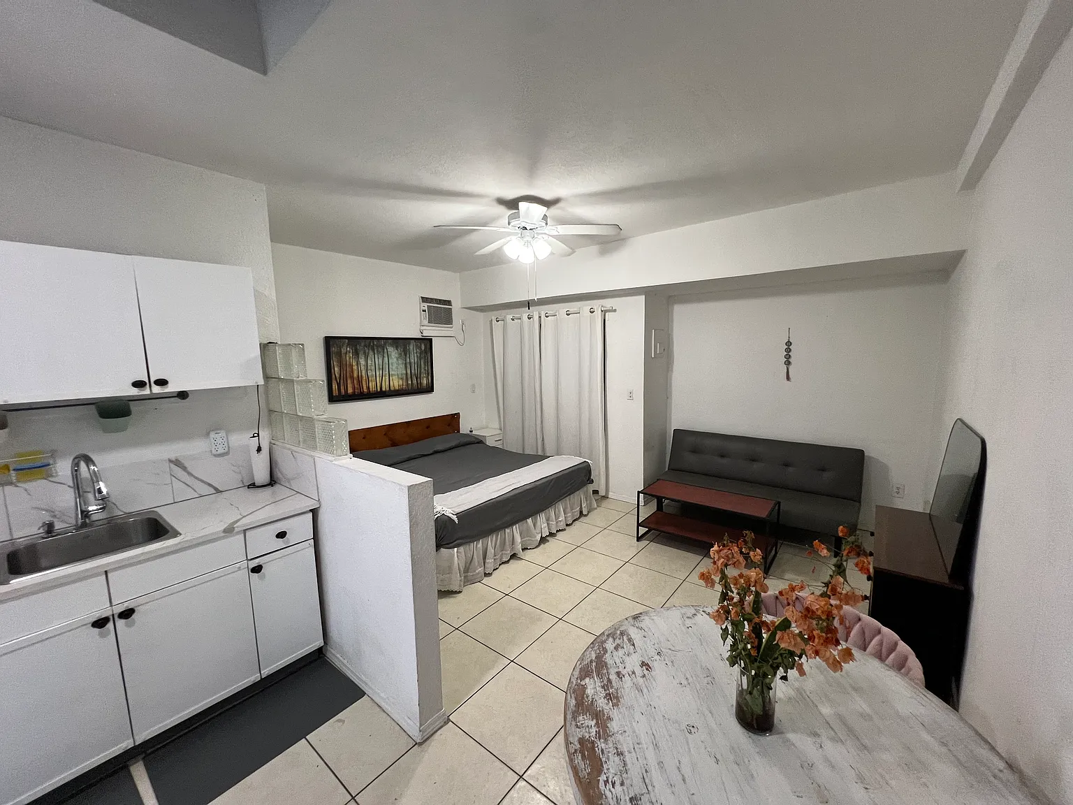 Studio, 300 sqft, $1,400 — Photo 2