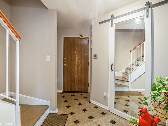 4th image of 109 White Oak Ct APT 7