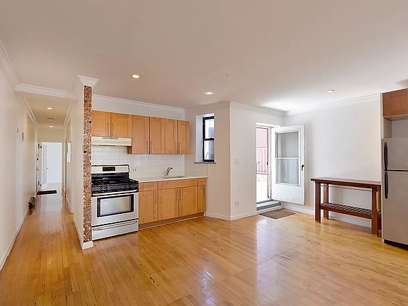 3rd image of 319 E 105th St APT 2A