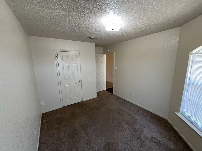 4004 Riverrock Dr — Photo 4