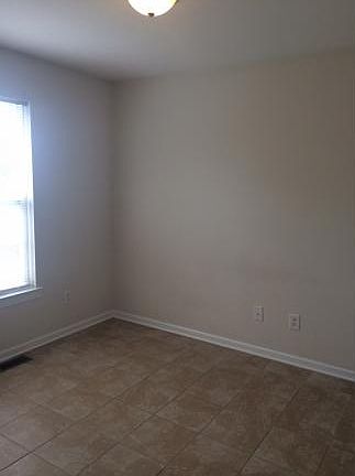 4th image of 132 West Dr