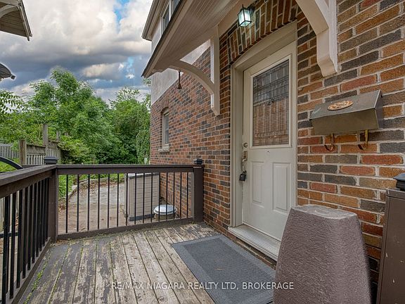 2nd image of 4864 Simcoe St