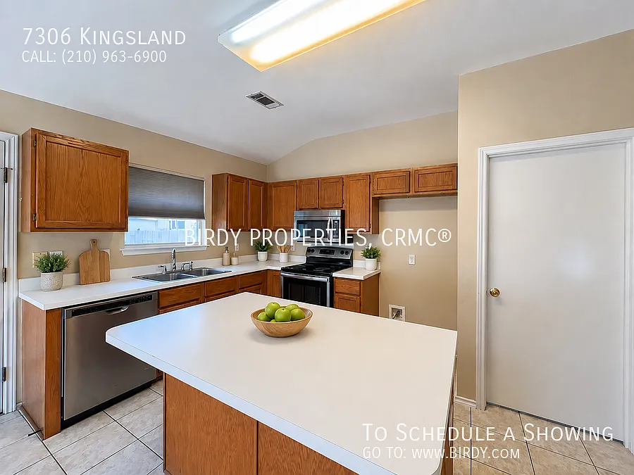 "Charming 3-Bedroom Retreat with 2 Full Baths in San Antonio - Spacious 1835 Sq Ft Home at 7306 K... — Photo 4
