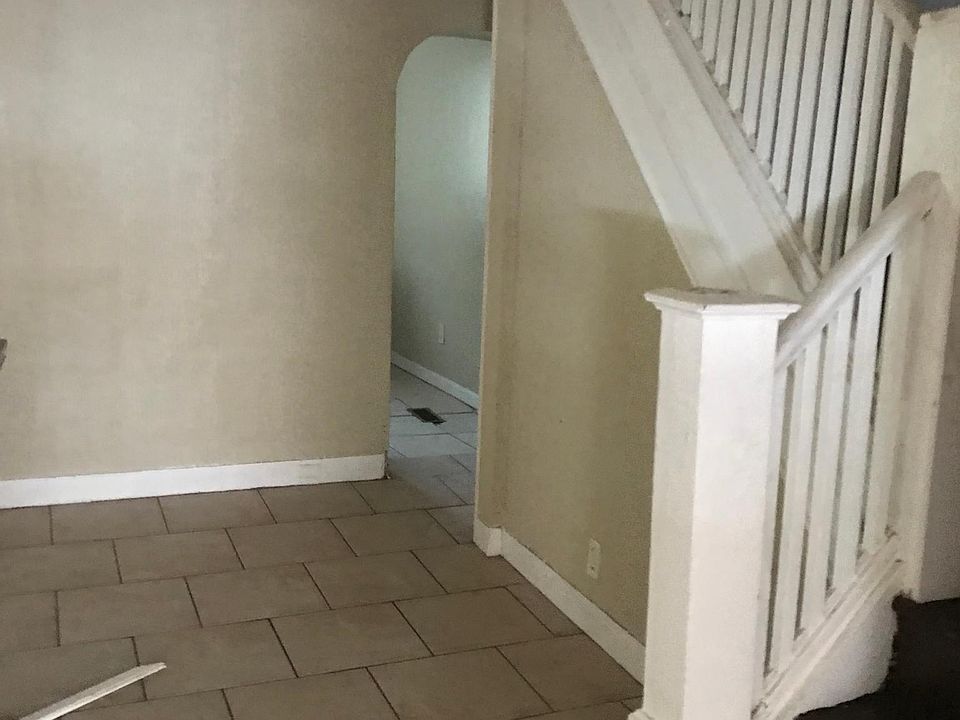 2nd image of 86 E Seymour St