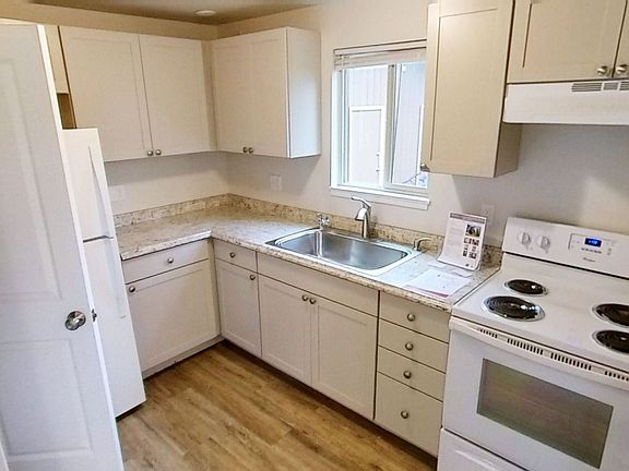 3rd image of 2319 Wilson Ave #B