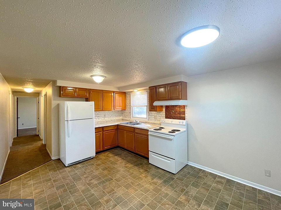 1st image of 21341 Cambridge Ave
