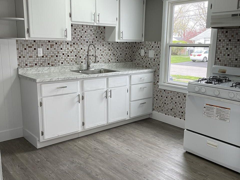 1st image of 139 Ridgewood Cir