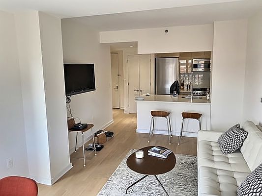 3rd image of 171 W 131st St #705