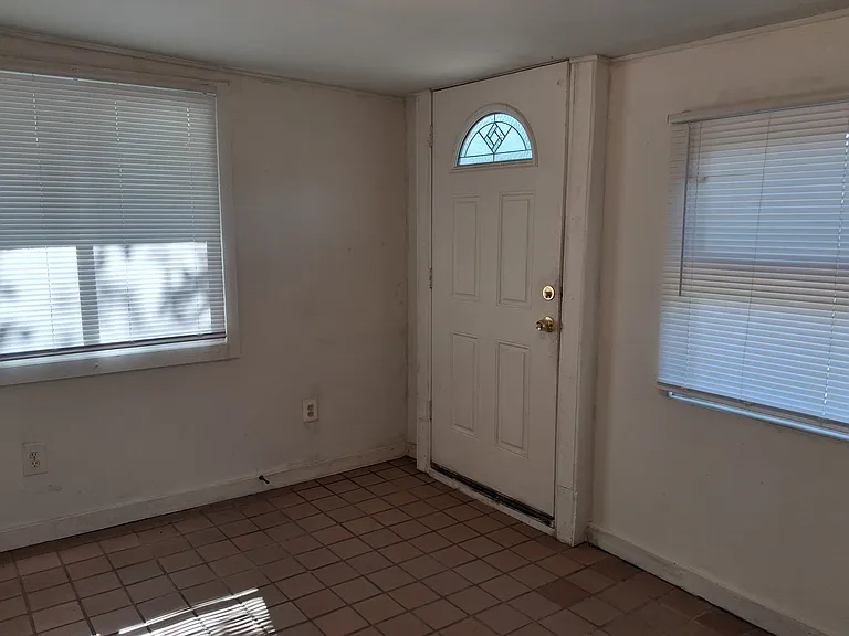 533 E Milton Ave — Photo 11