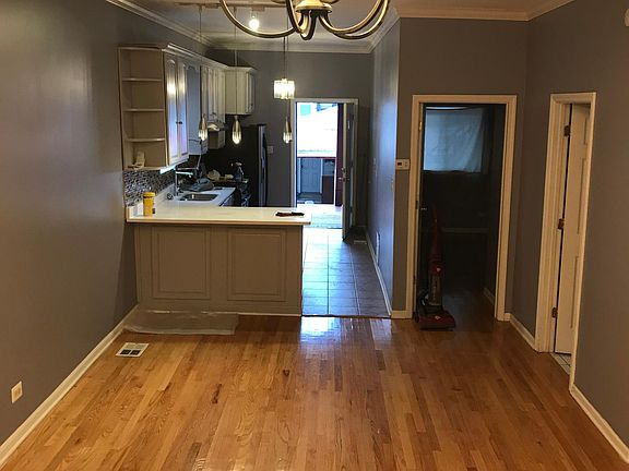 3rd image of 3529 W Wolfram St #1
