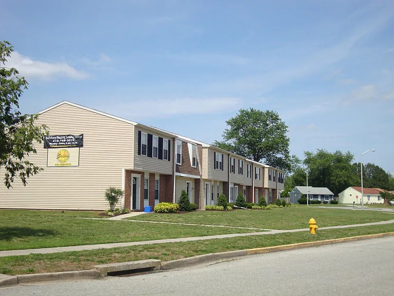 115 Halsey Dr — Photo 2