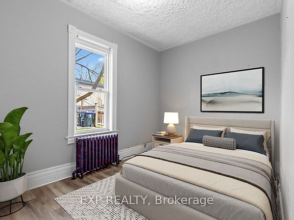 5th image of 79 Barrie St